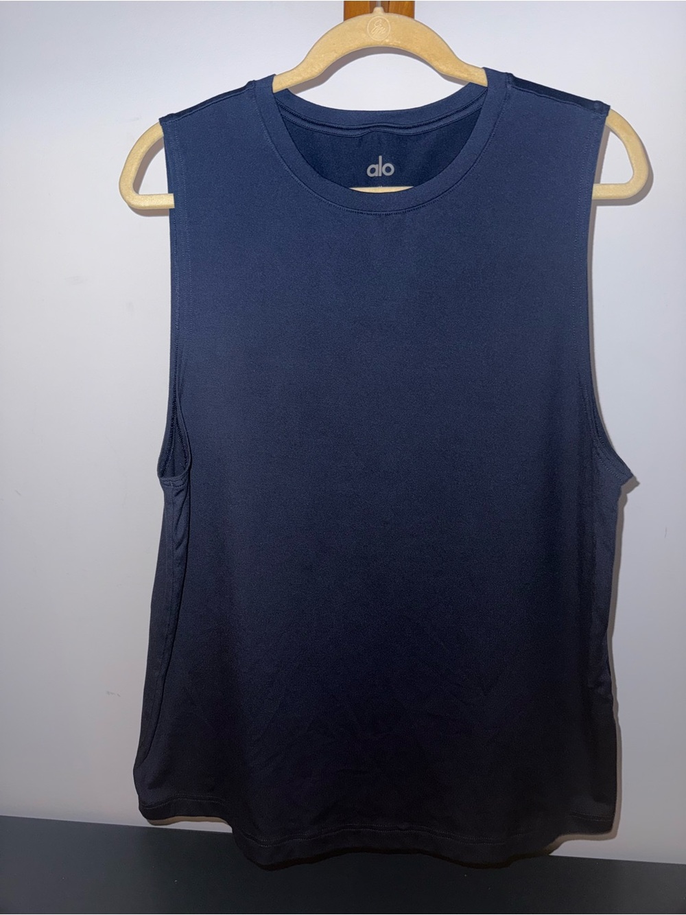 ALO Yoga Men’s Conquer Muscle Tank Navy Sleeveless Crew Neck Size M